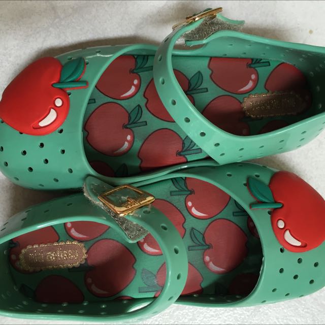Mini melissa clearance apple shoes