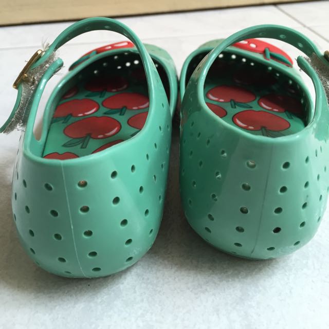 Mini melissa discount apple shoes