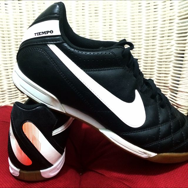 Nike tiempo street