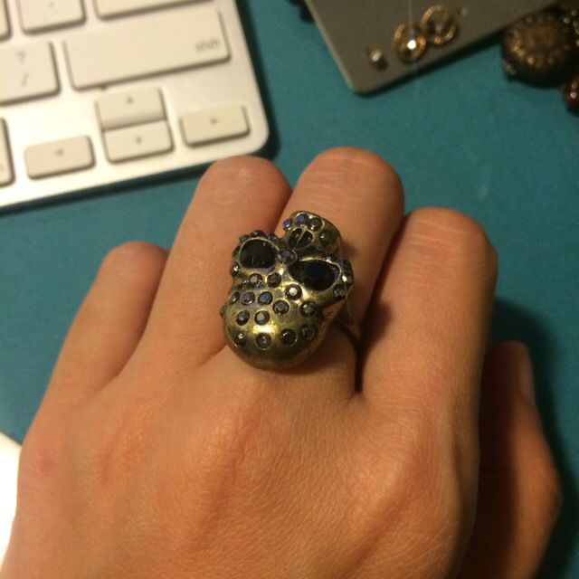 H&m hotsell skull ring