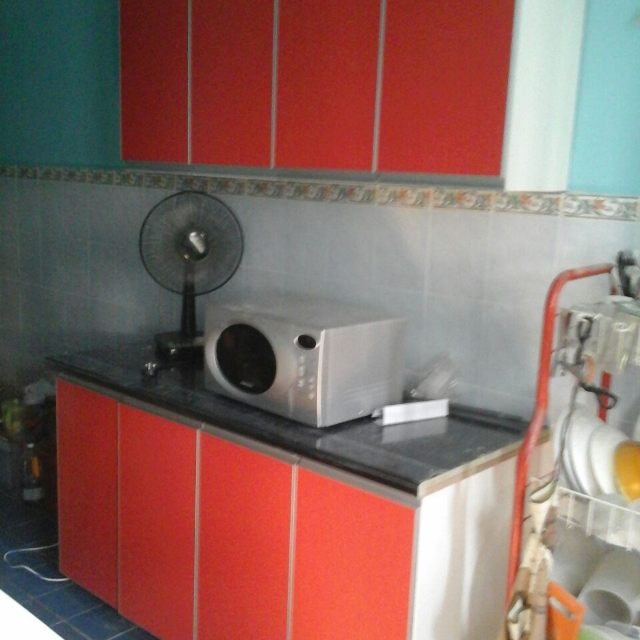 Cabinet Rumah Budget Rendah Peralatan Dapur Di Carou Tunjuk Banyak Lagi Peralatan Dapur Photo
