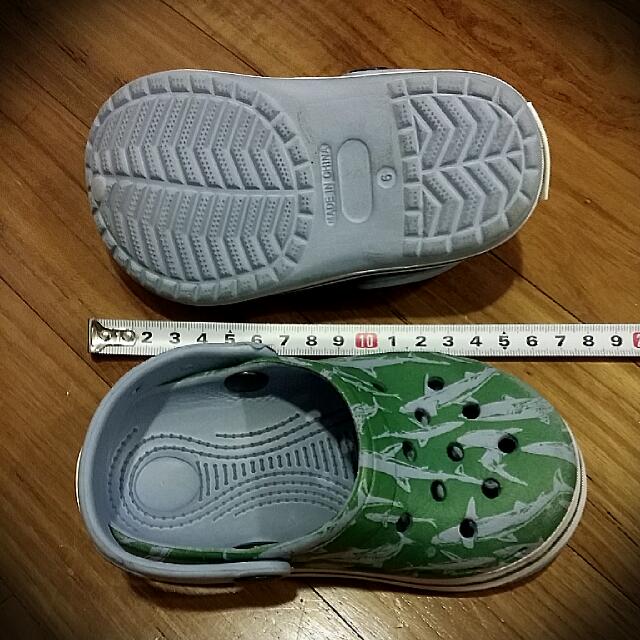 Cotton on crocs hot sale