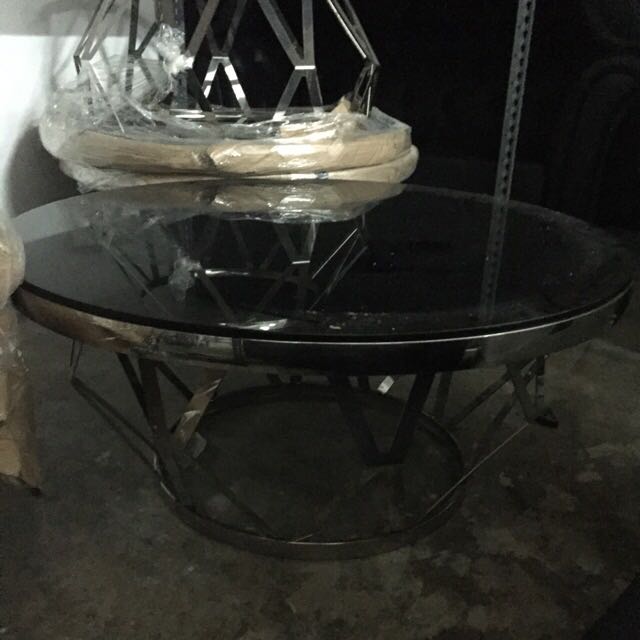 Coffee Table (Category: Tables & Sets) located in Singapore. Submitted by mam4shopsg (Listing ID 19923464, Image 3). Description: .