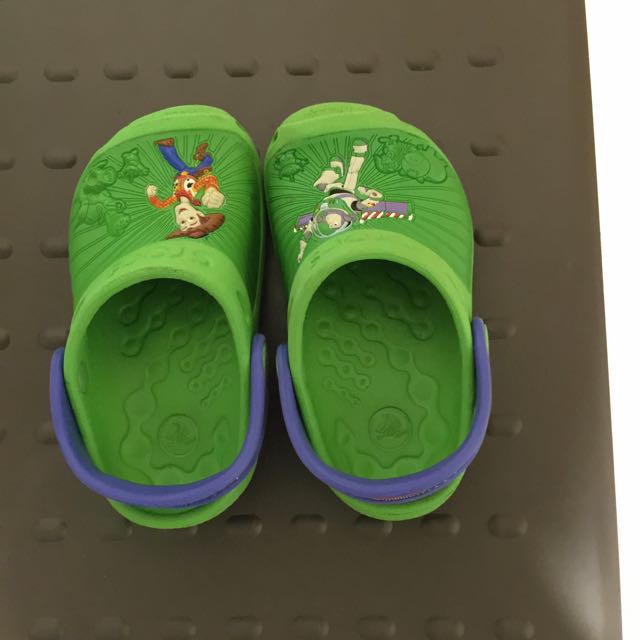 Crocs kids hotsell size 6