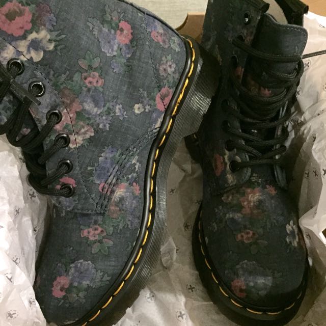 Castel discount dr martens