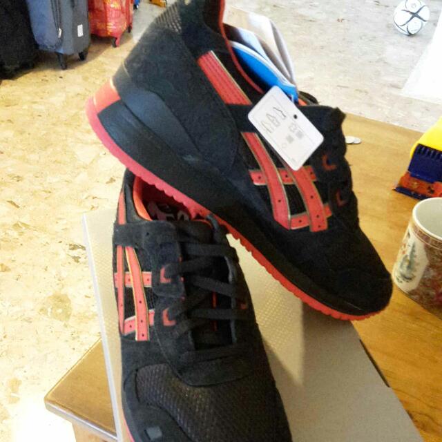 BNIB Limited Edition Asics Gel Lyte 3 Valentine Pack Haters Shoes Nike (Category: Sneakers & Footwear) located in Singapore. Submitted by mjcj9580 (Listing ID 30998777, Image 2). Description: Brand new wth box! Rare pair of awesome sneakers! Size is usa9, euro 40.5 26cm, uk7 Self collect or delivery!.