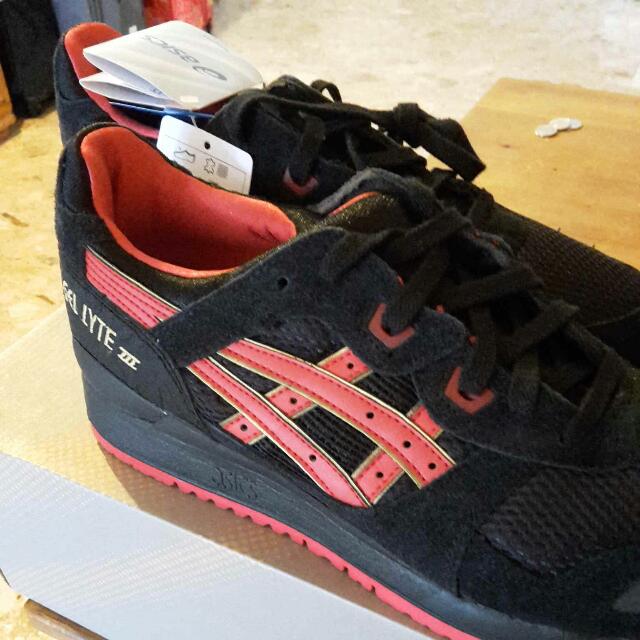 BNIB Limited Edition Asics Gel Lyte 3 Valentine Pack Haters Shoes Nike (Category: Sneakers & Footwear) located in Singapore. Submitted by mjcj9580 (Listing ID 30998777, Image 1). Description: Brand new wth box! Rare pair of awesome sneakers! Size is usa9, euro 40.5 26cm, uk7 Self collect or delivery!.
