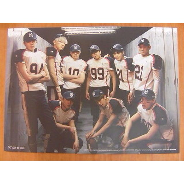exo love me right poster, Toys & Collectibles, Fan Merchandise, K