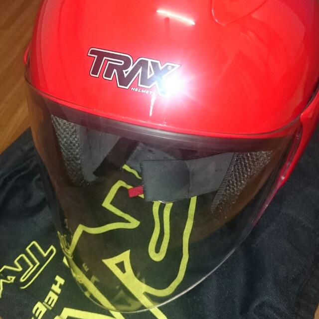 Trax Helmet L, Cars on Carousell