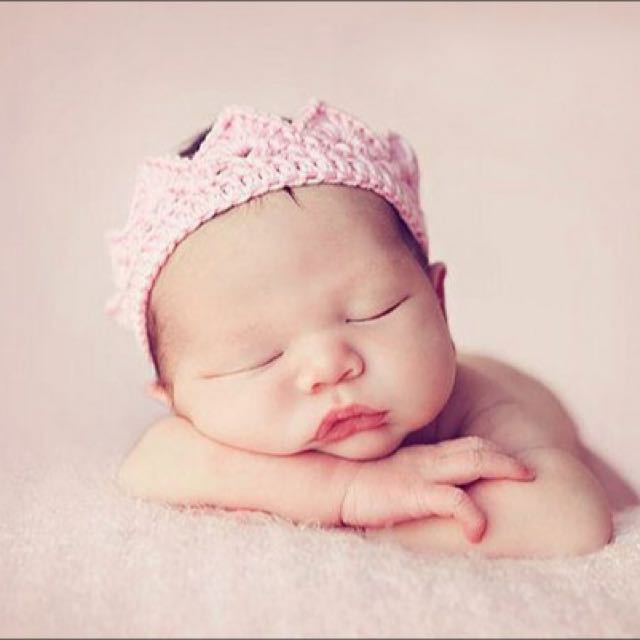 knitted baby crown