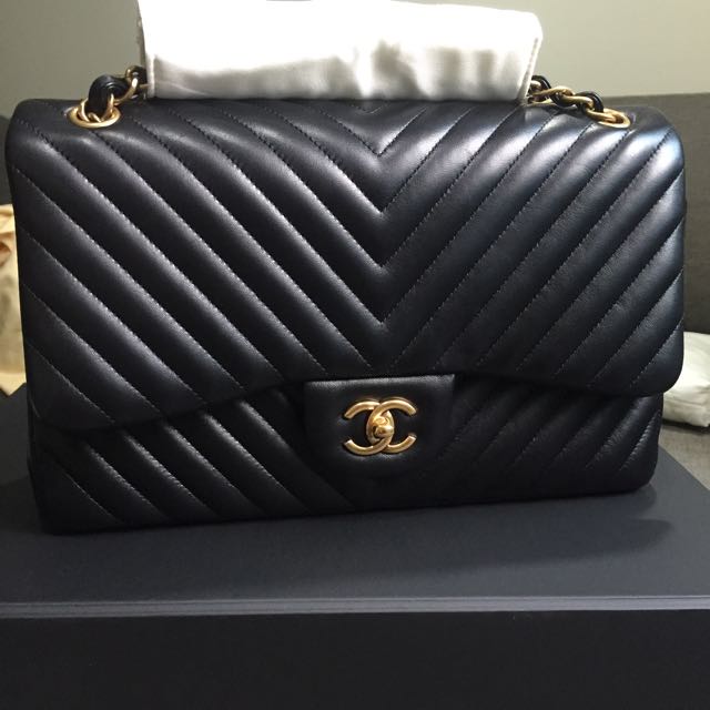 💎SOLD!!💎 Like New Chanel Classic Jumbo Chevron Double Flap Bag In Black  Lambskin and Matte GHW, Luxury, Bags & Wallets on Carousell