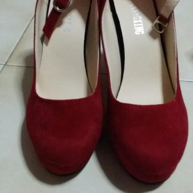 dark red shoes womens
