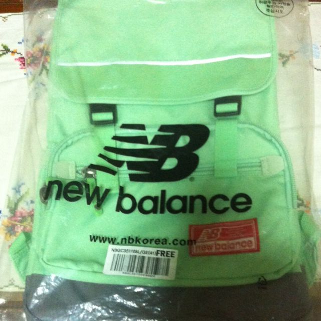 New Balance L/green School Bag ..size Free (NEW), Sports Equipment