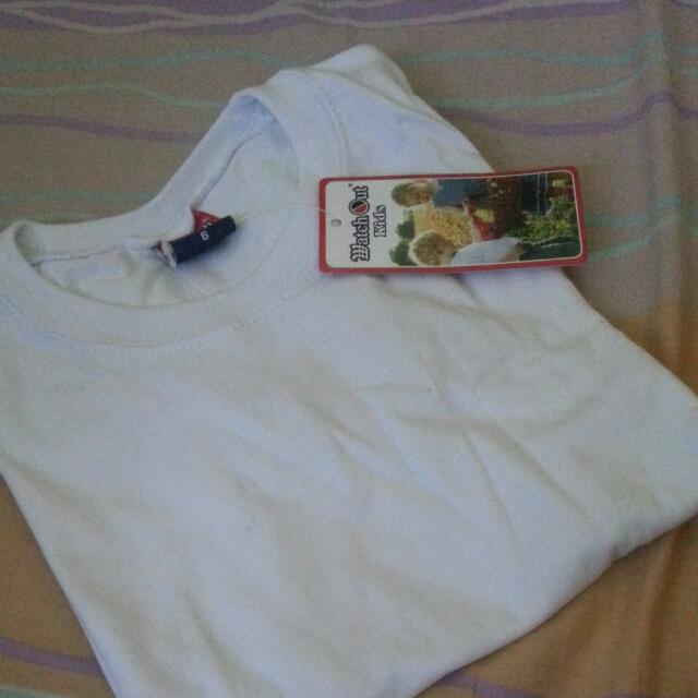 BNWT Basic White Tee (Category: Everything Else) located in Singapore. Submitted by silveredlies (Listing ID 31775919, Image 2). Description: .