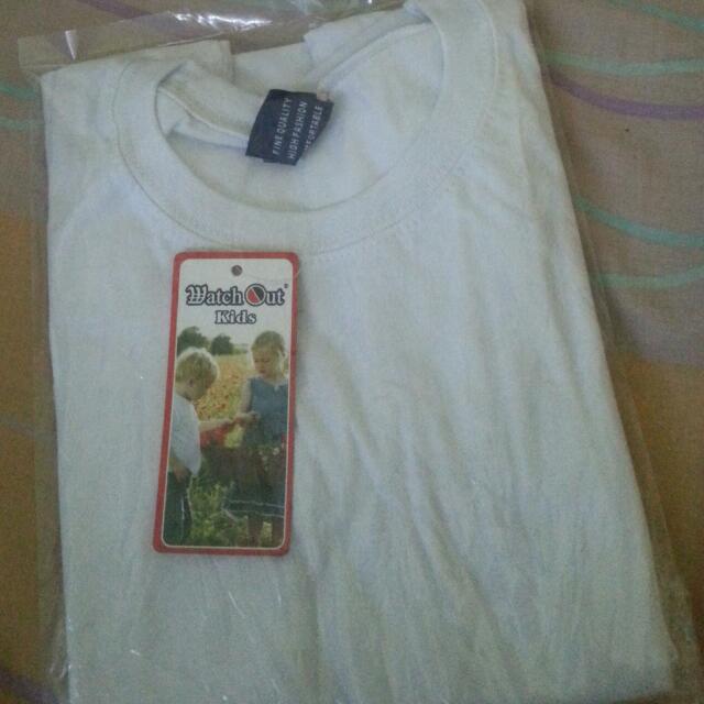 BNWT Basic White Tee (Category: Everything Else) located in Singapore. Submitted by silveredlies (Listing ID 31775919, Image 3). Description: .