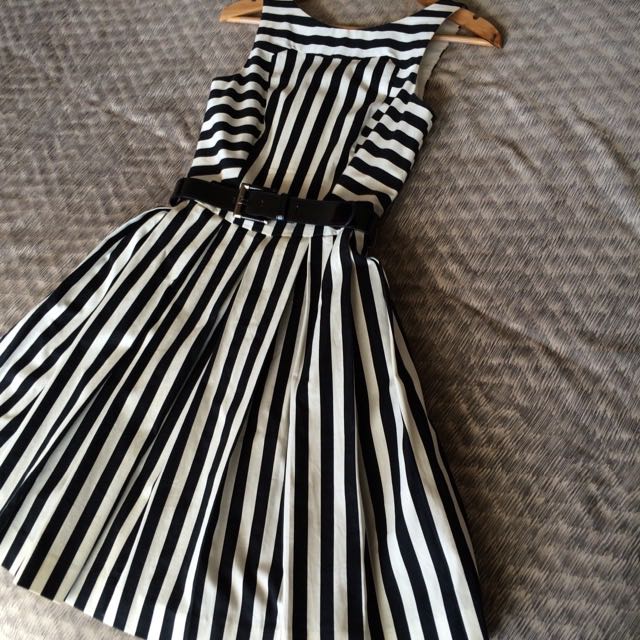 Cue black and white dress Clearance