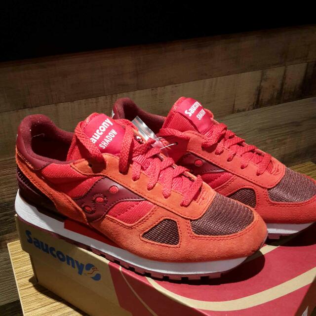 saucony red shoes
