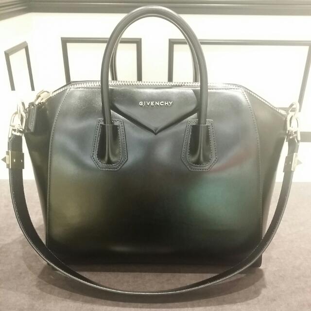Givenchy antigona hot sale medium gold hardware