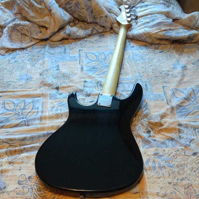 Samick Bass Guitar, Hobbies & Toys, Music & Media, Music Accessories on