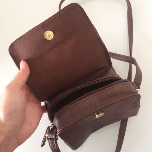 Roxy Sling Bag, Women's Fashion, Bags & Wallets, Crossbody Bags on