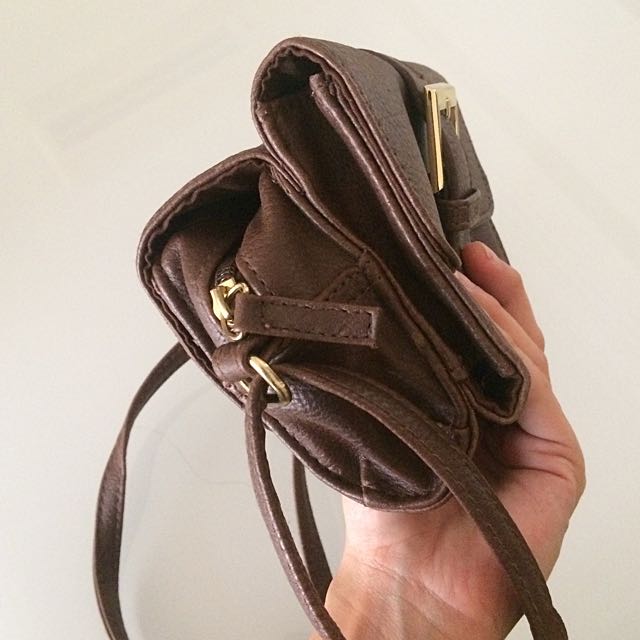 Roxy Sling Bag, Women's Fashion, Bags & Wallets, Crossbody Bags on