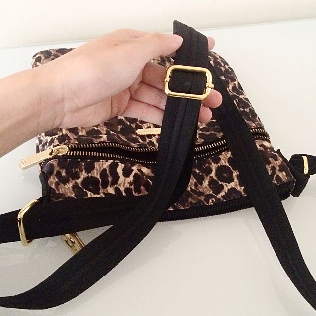 Victoria's Secret Sling Bag, Women's Fashion, Bags & Wallets, Crossbody Bags on Carousell