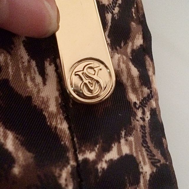 Victoria's Secret Sling Bag, Women's Fashion, Bags & Wallets, Crossbody Bags on Carousell