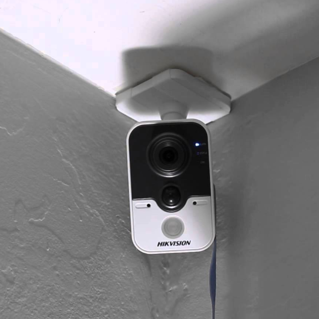 HIKVISION DS-2CD2412F-IW, Computers & Tech, Parts & Accessories ...