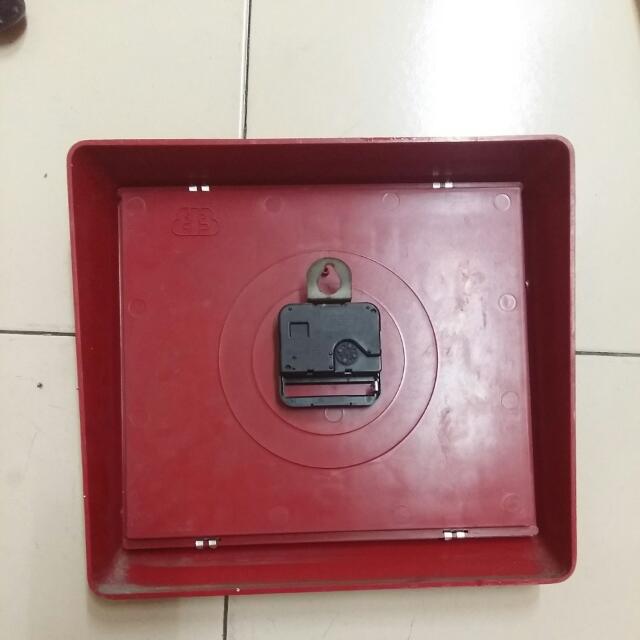 Retro Clock (Category: Vintage Collectibles) located in Singapore. Submitted by rental_of_vintage_item_katong (Listing ID 32049343, Image 3). Description: .