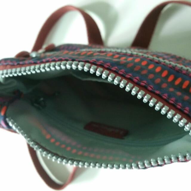 Kipling Sling Bag (Category: Tote Bags) located in Singapore. Submitted by santach (Listing ID 32390713, Image 3). Description: Excellent condition (fairly new) arrange pick up in ORCHARD road .