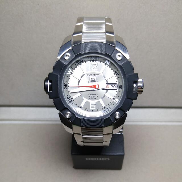 seiko 5 sports scuba diver's 200m automatic