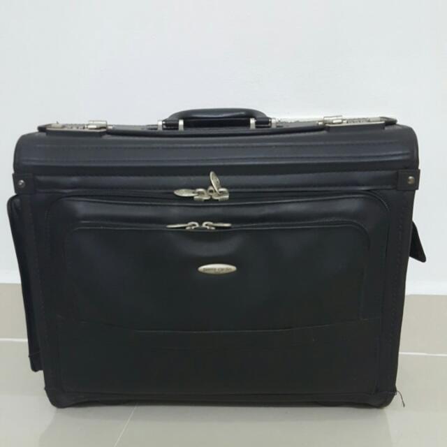 Pierre cardin pilot bag sales