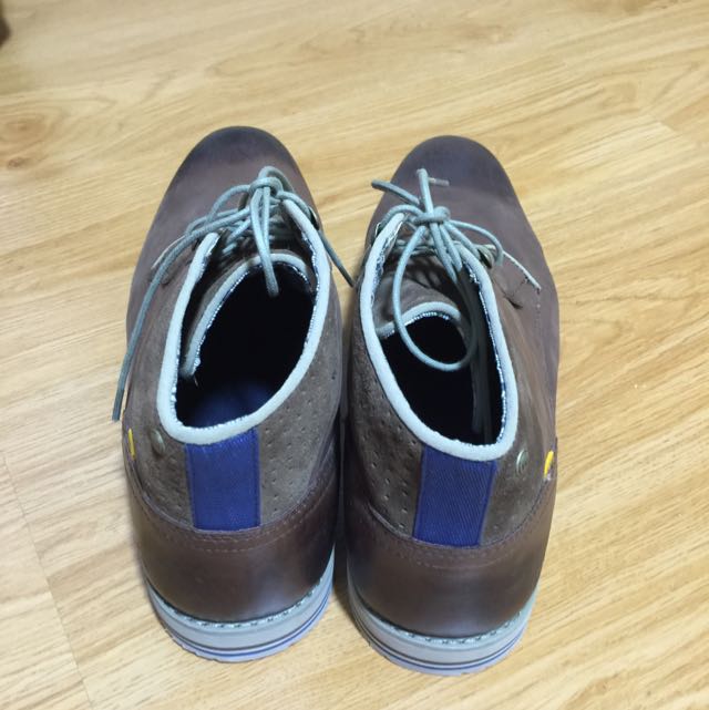 Caterpillar shoes new top