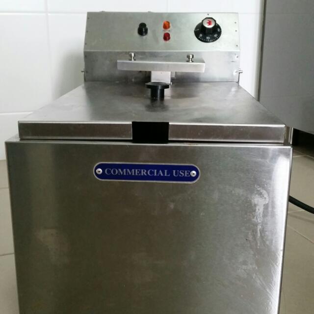 Commercial Deep Fryer (2nd Hand), TV & Home Appliances, Kitchen Appliances, Fryers on Carousell