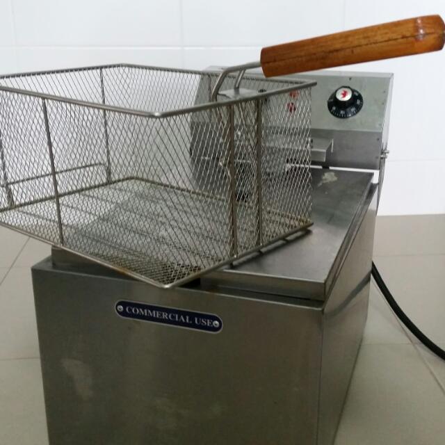 Commercial Deep Fryer (2nd Hand), TV & Home Appliances, Kitchen Appliances, Fryers on Carousell