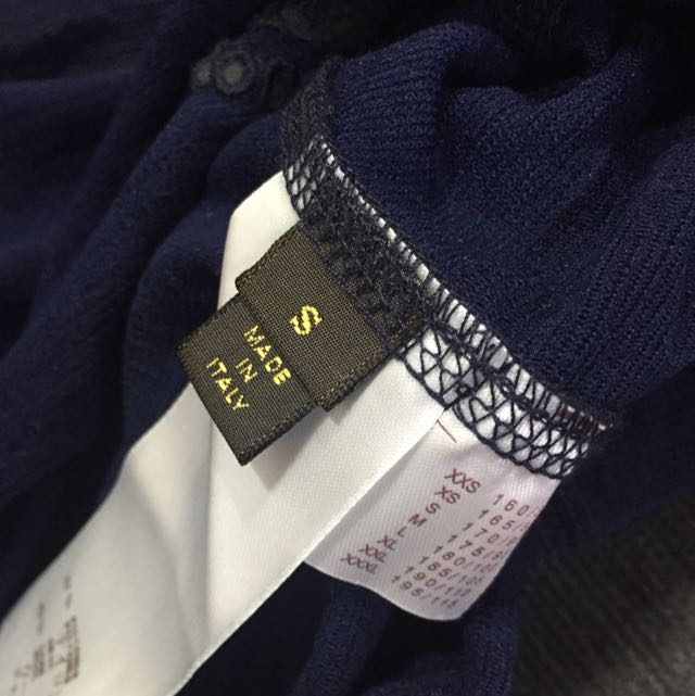 LV Pullover (Category: Apparel) located in Singapore. Submitted by keen. (Listing ID 32863215, Image 2). Description: .