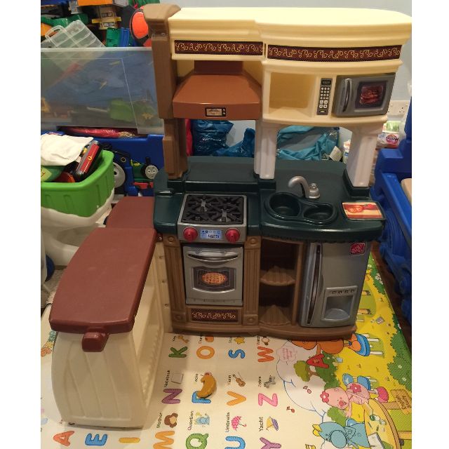 Step 2 market kitchen hot sale