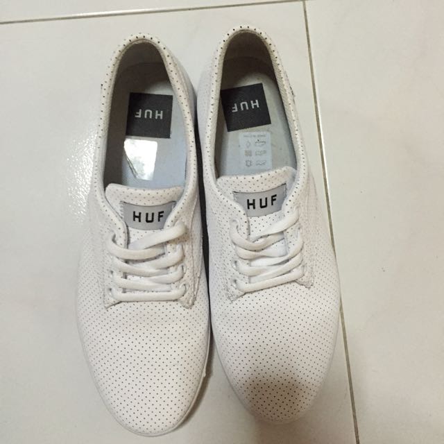 HUF SHOES IN WHITE COLOUR Men s Fashion Footwear Sneakers on Carousell