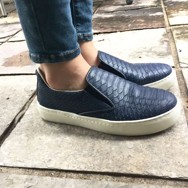 navy blue plimsolls