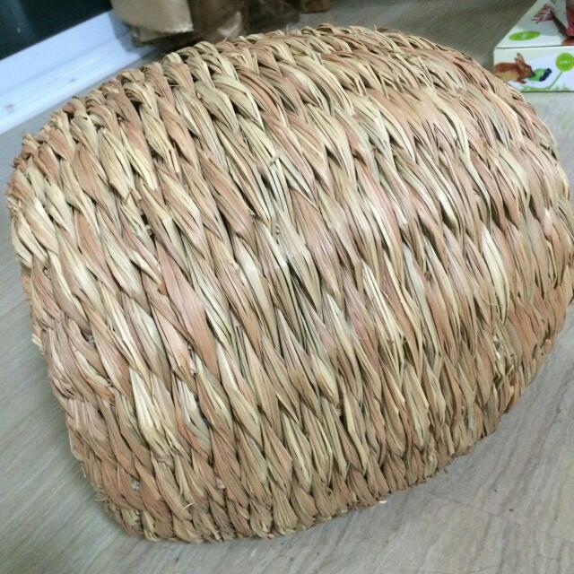 Oxbow Timothy Hay bungalow, Pet Supplies, Pet Food on Carousell