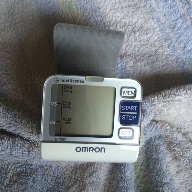 Omron IntelliSense 7 BP652 Blood Pressure Monitor 