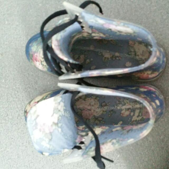 Boots (Category: Boots) located in Singapore. Submitted by slingshot (Listing ID 33503442, Image 2). Description: .