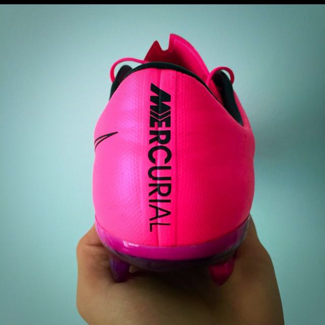 BURST SALE Nike Mercurial Vapor X 10 Sports Equipment Sports