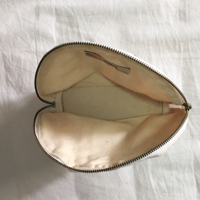 Pouch (Category: Travel Essentials & Accessories) located in Singapore. Submitted by peechyx (Listing ID 33483621, Image 2). Description: .