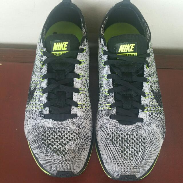 nike flyknit racer oreo volt
