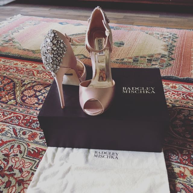 Badgley mischka shop blush heels