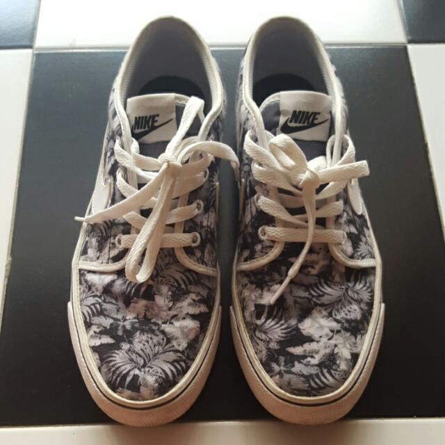 nike toki low floral