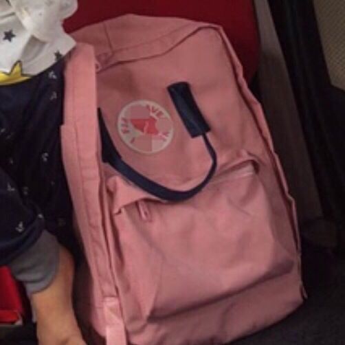 kanken blue with pink strap