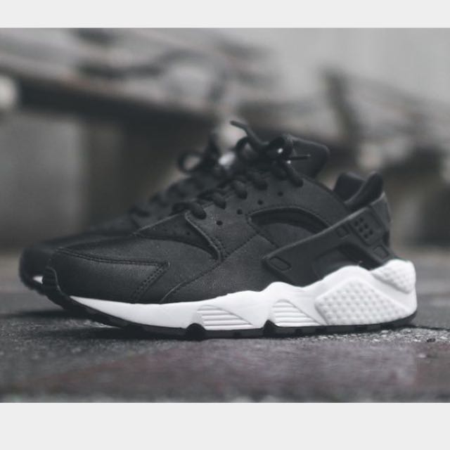 Nike Air Huarache Size US 8 neg. Women s Fashion Footwear