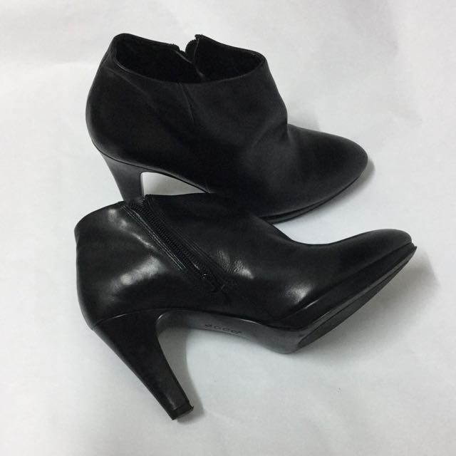 ecco leather ankle boots